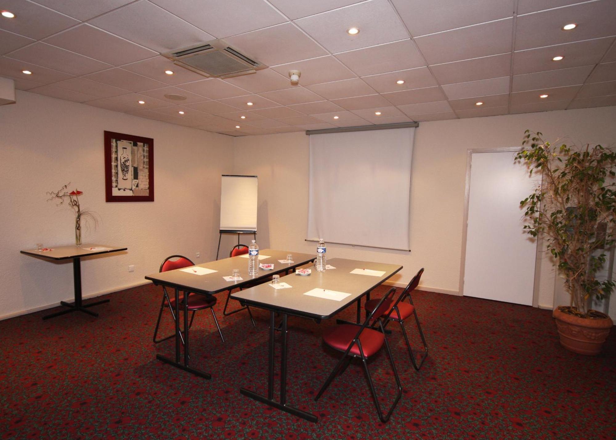 Ibis Clermont Ferrand Sud Herbet Exterior foto