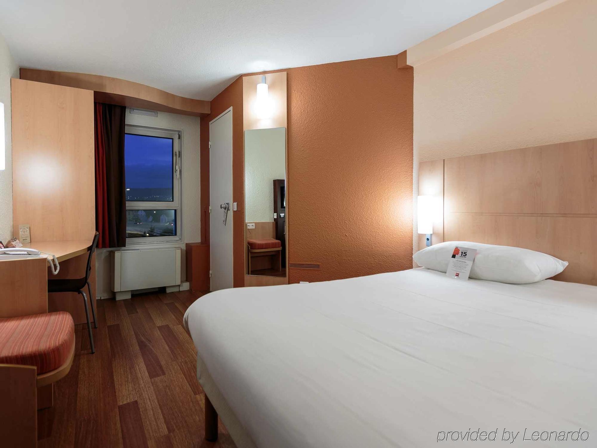 Ibis Clermont Ferrand Sud Herbet Exterior foto