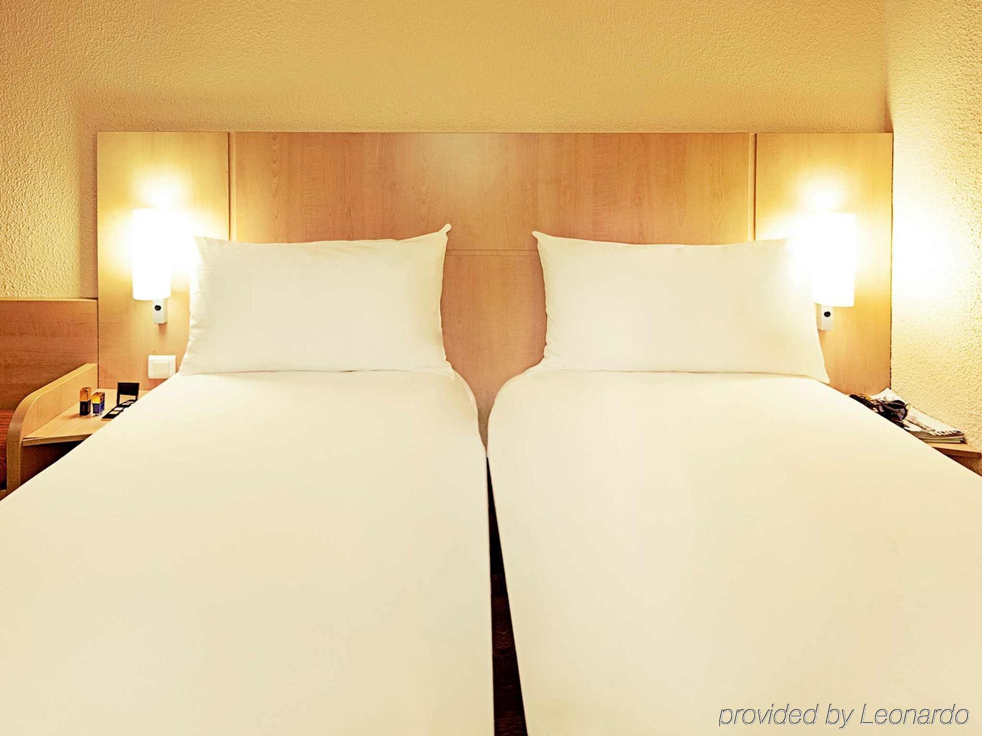 Ibis Clermont Ferrand Sud Herbet Exterior foto