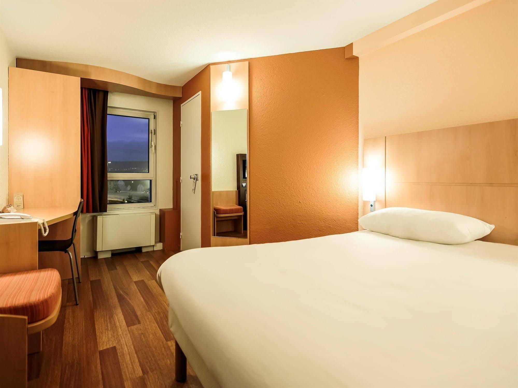 Ibis Clermont Ferrand Sud Herbet Exterior foto